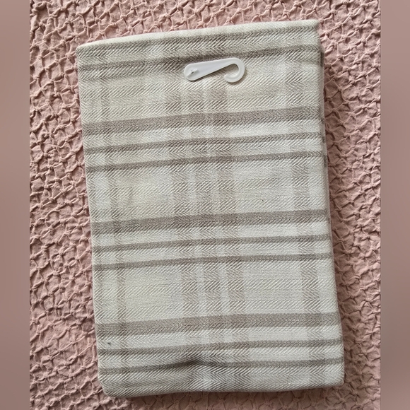 Robert Stanley Cotton Table Throw - Picture 2 of 4